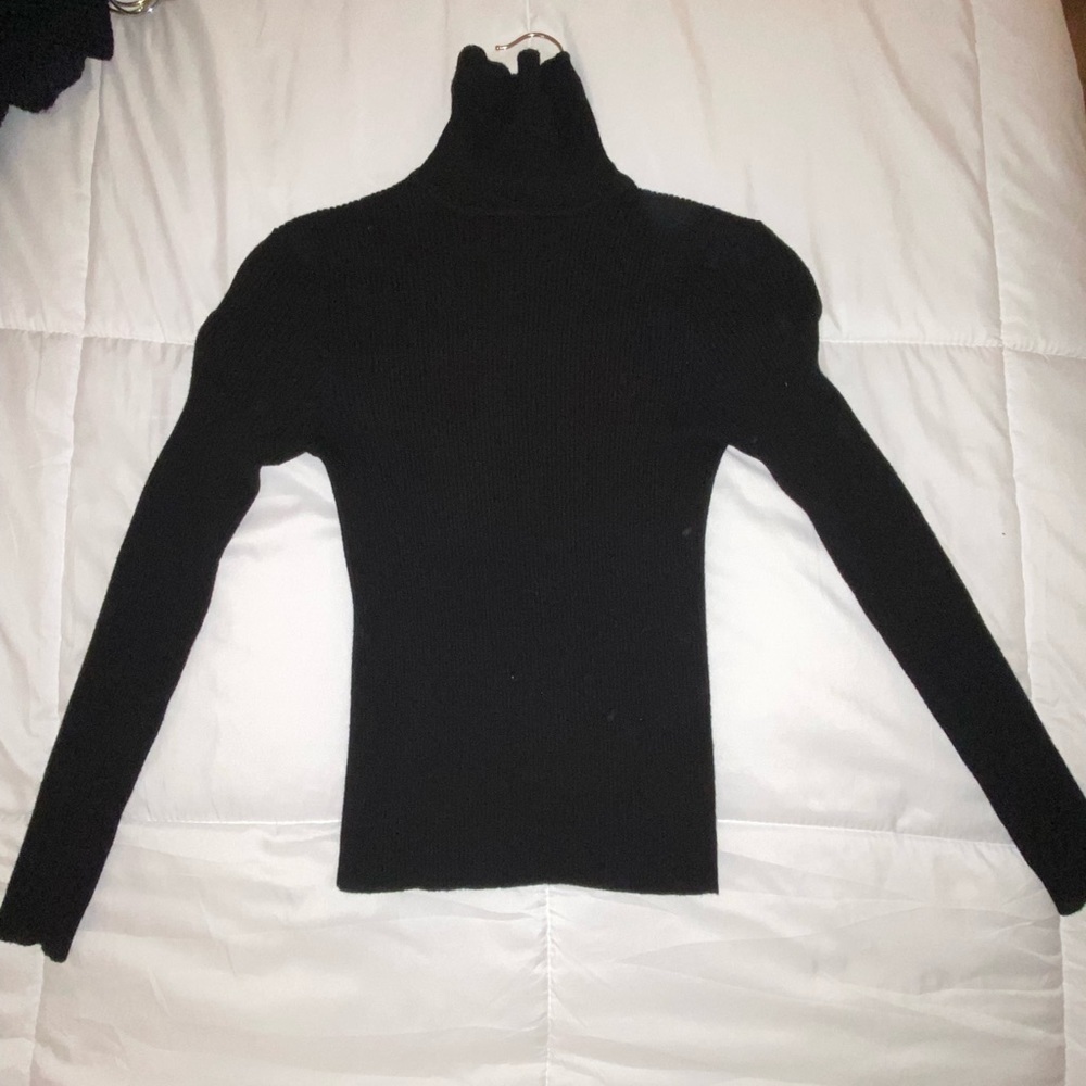 Ribbed Fitted Tuetleneck